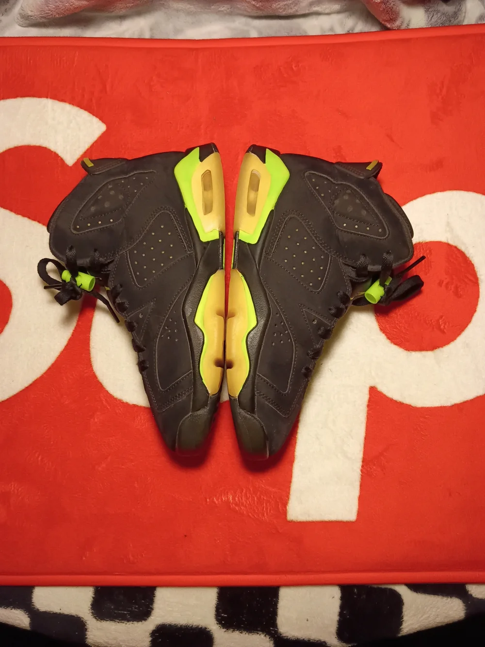 Air Jordan 6 Retro GS Electric Green 384665-003 Size 5Y / Women 6.5 No Box Clean